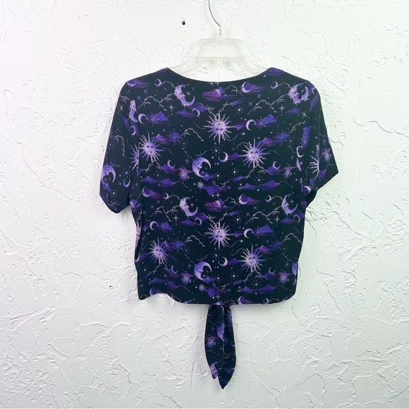 Hot Topic Black Purple Sun Moon Cropped Button Up Tie Front Top Size Medium - Picture 4 of 6